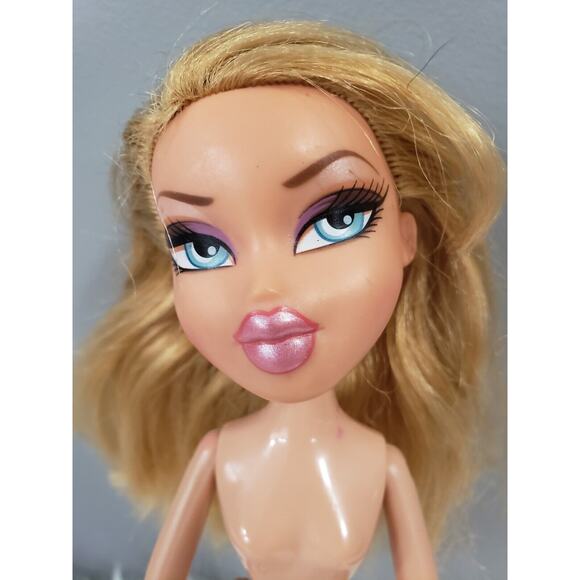 Bratz Fashion Show High Fashion Style Cloe Doll NO‎ FEET - Picture 2 of 7